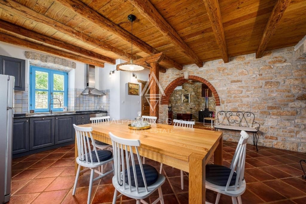 Istria, Poreč: Affascinante casa in pietra istriana con piscina in vendita
