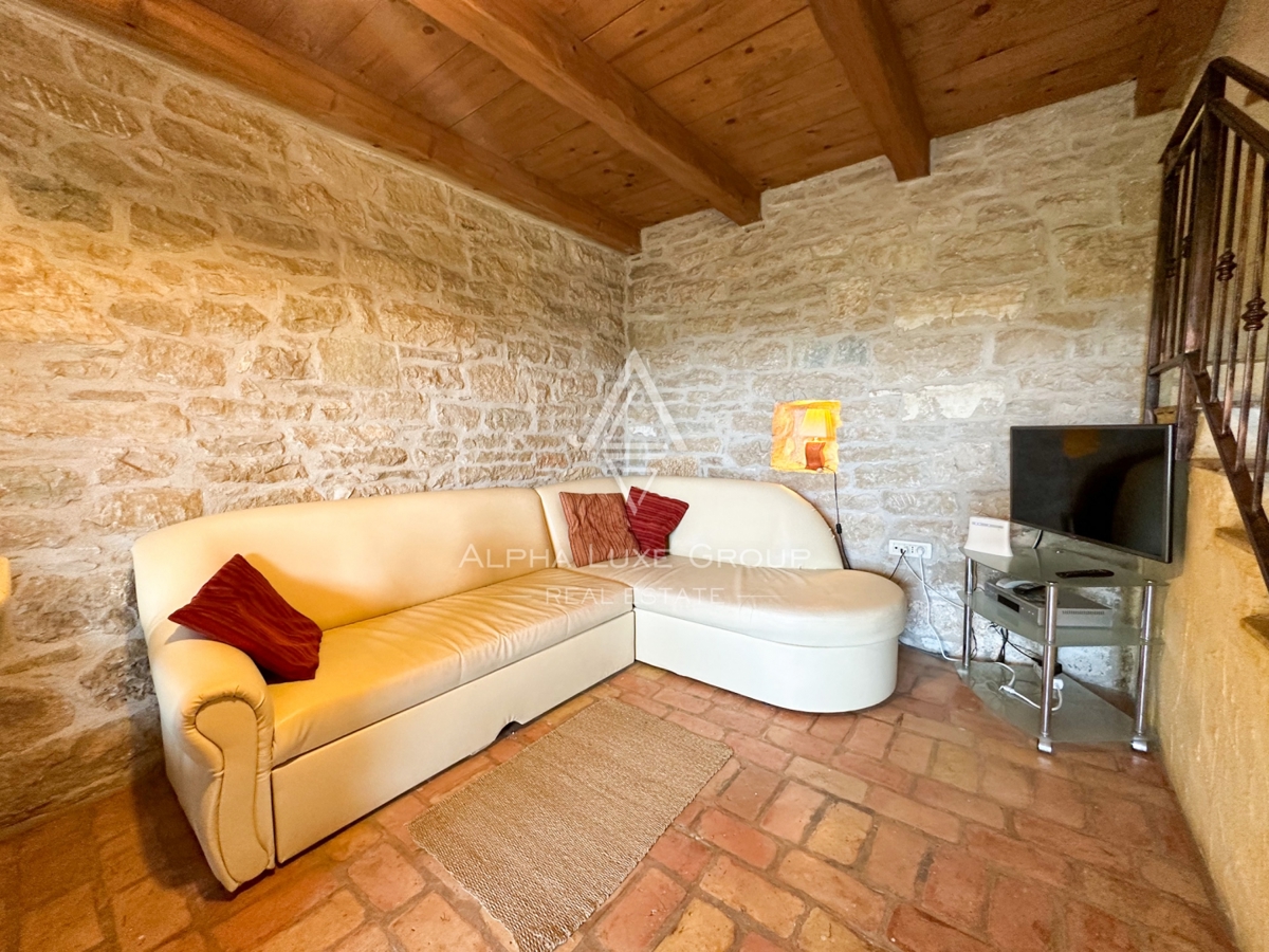 Poreč, Istria: Casa rustica in pietra nel verde tranquillo