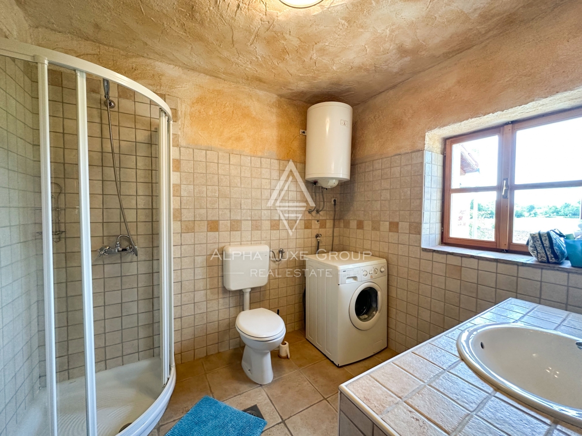 Poreč, Istria: Casa rustica in pietra nel verde tranquillo