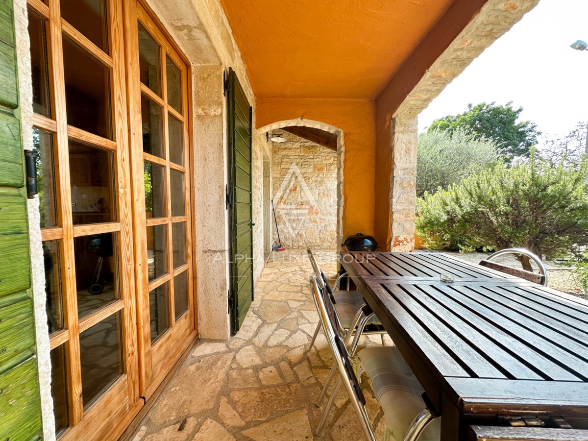 Poreč, Istria: Casa rustica in pietra nel verde tranquillo