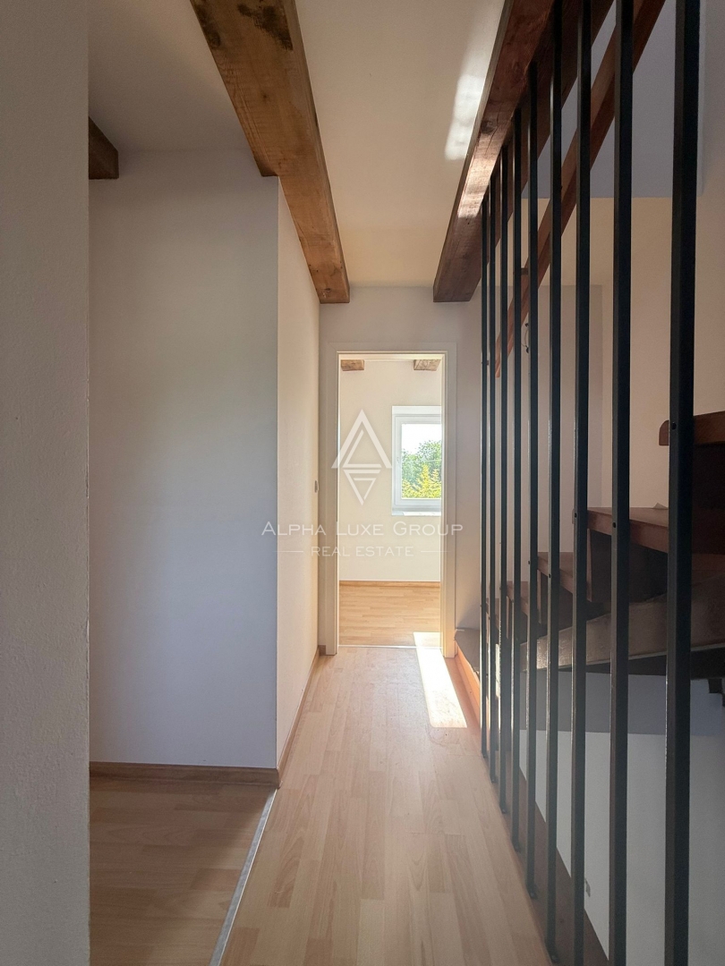 Juršići, Istria: Casa in pietra con piscina e annesso