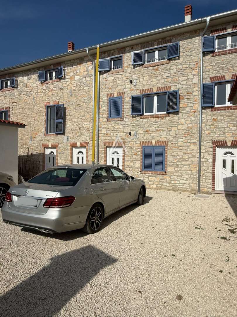 Juršići, Istria: Casa in pietra con piscina e annesso