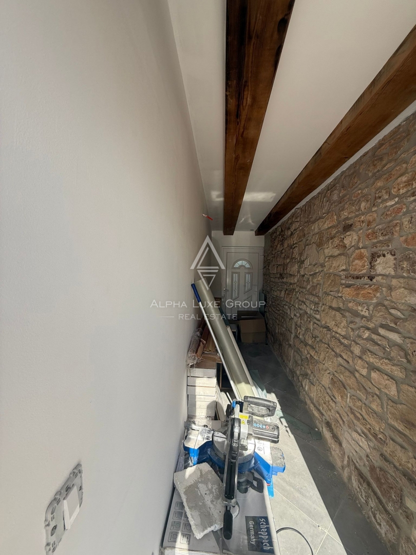 Juršići, Istria: Casa in pietra con piscina e annesso