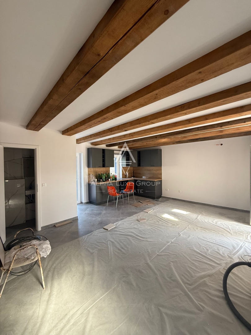 Juršići, Istria: Casa in pietra con piscina e annesso