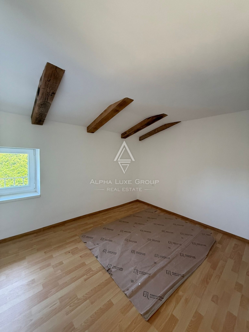 Juršići, Istria: Casa in pietra con piscina e annesso