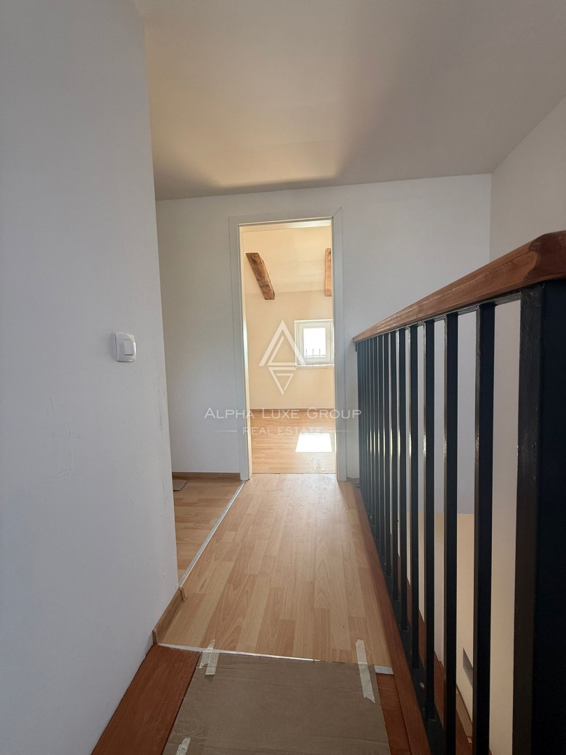 Juršići, Istria: Casa in pietra con piscina e annesso