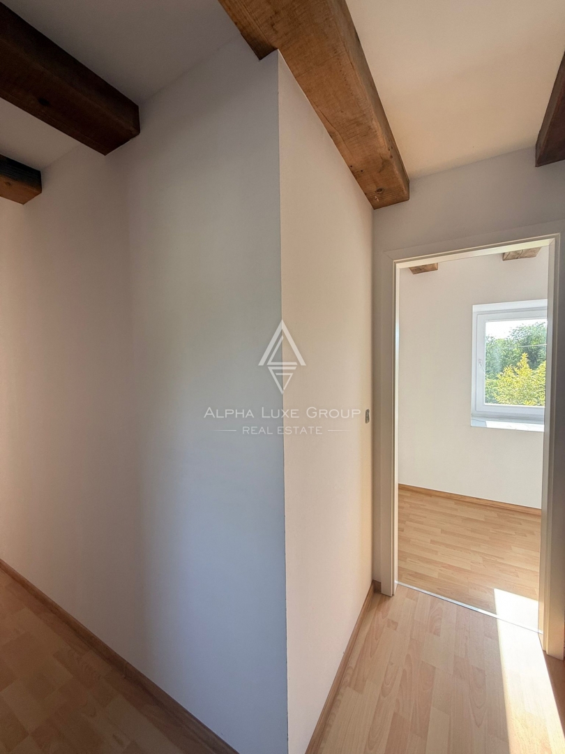 Juršići, Istria: Casa in pietra con piscina e annesso