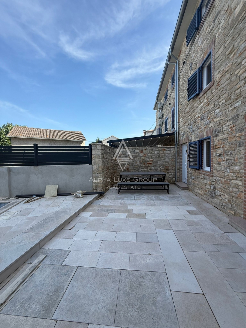Juršići, Istria: Casa in pietra con piscina e annesso