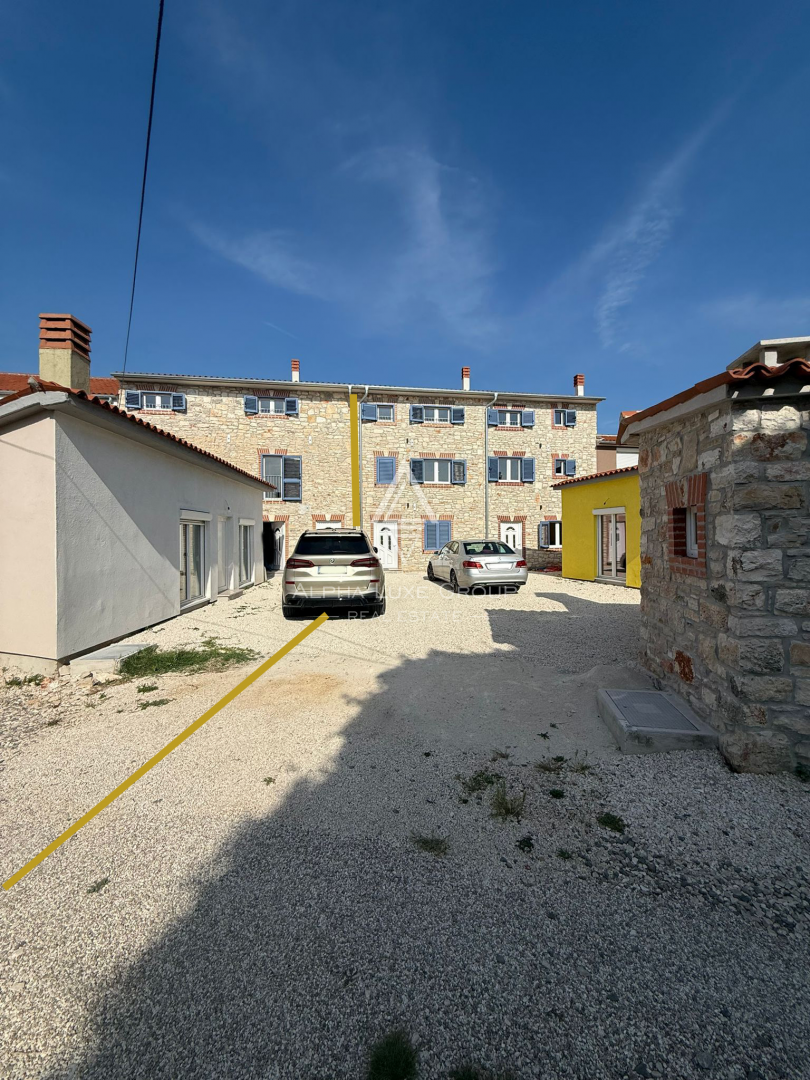 Juršići, Istria: Casa in pietra con piscina e annesso