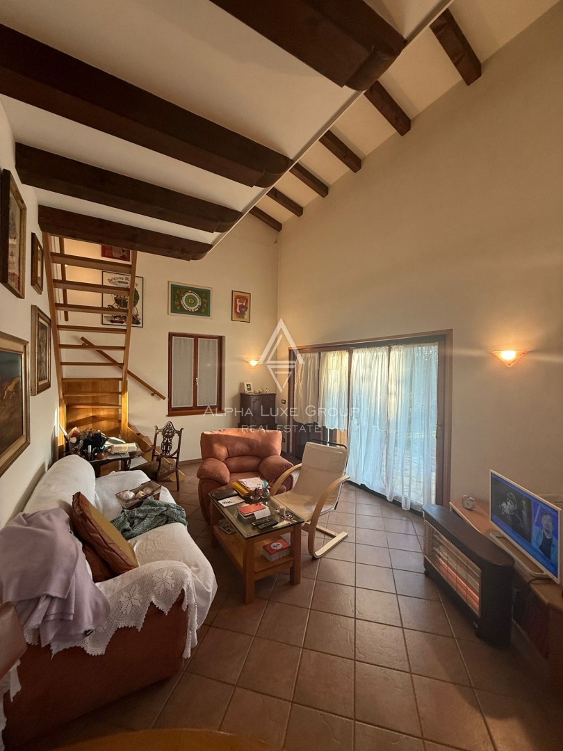 Istria, Buie: Casa in pietra con giardino