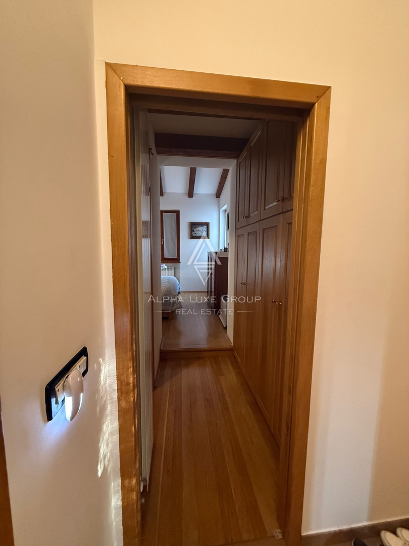 Istria, Buie: Casa in pietra con giardino