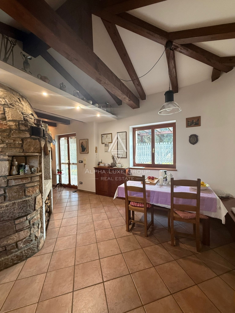 Istria, Buie: Casa in pietra con giardino