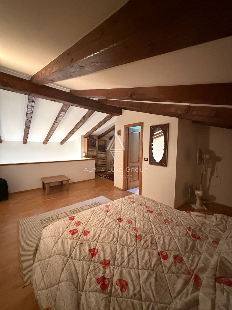 Istria, Buie: Casa in pietra con giardino