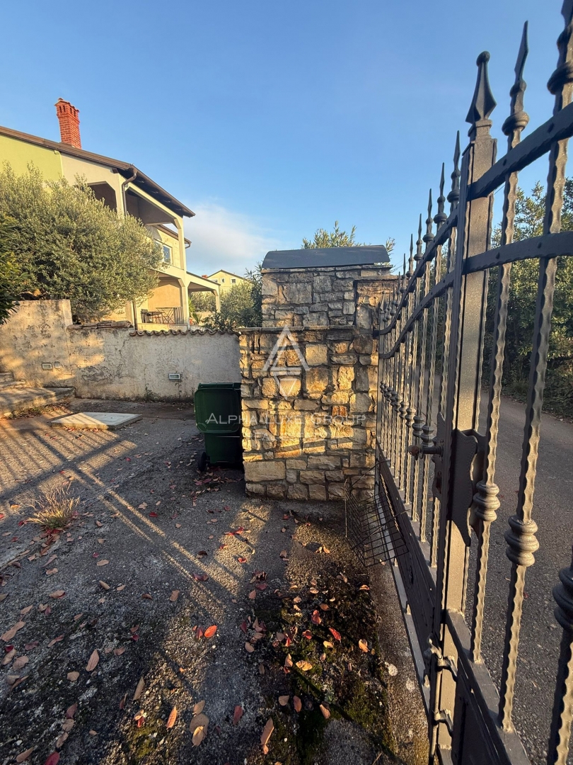 Istria, Buie: Casa in pietra con giardino