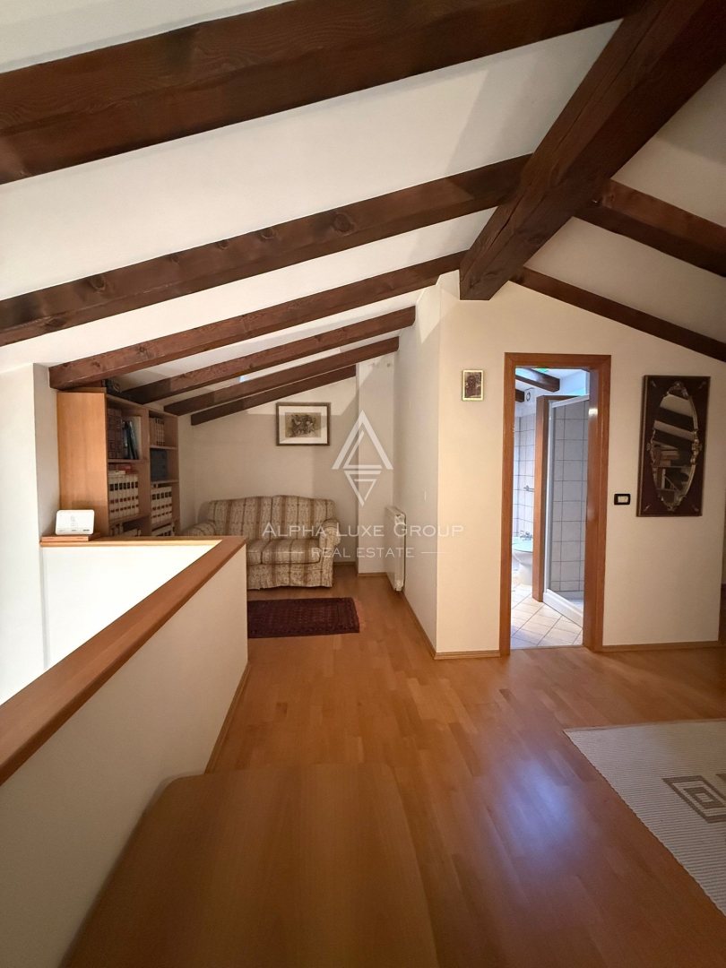 Istria, Buie: Casa in pietra con giardino