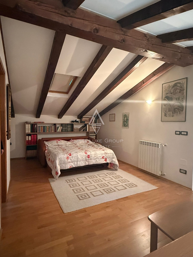 Istria, Buie: Casa in pietra con giardino