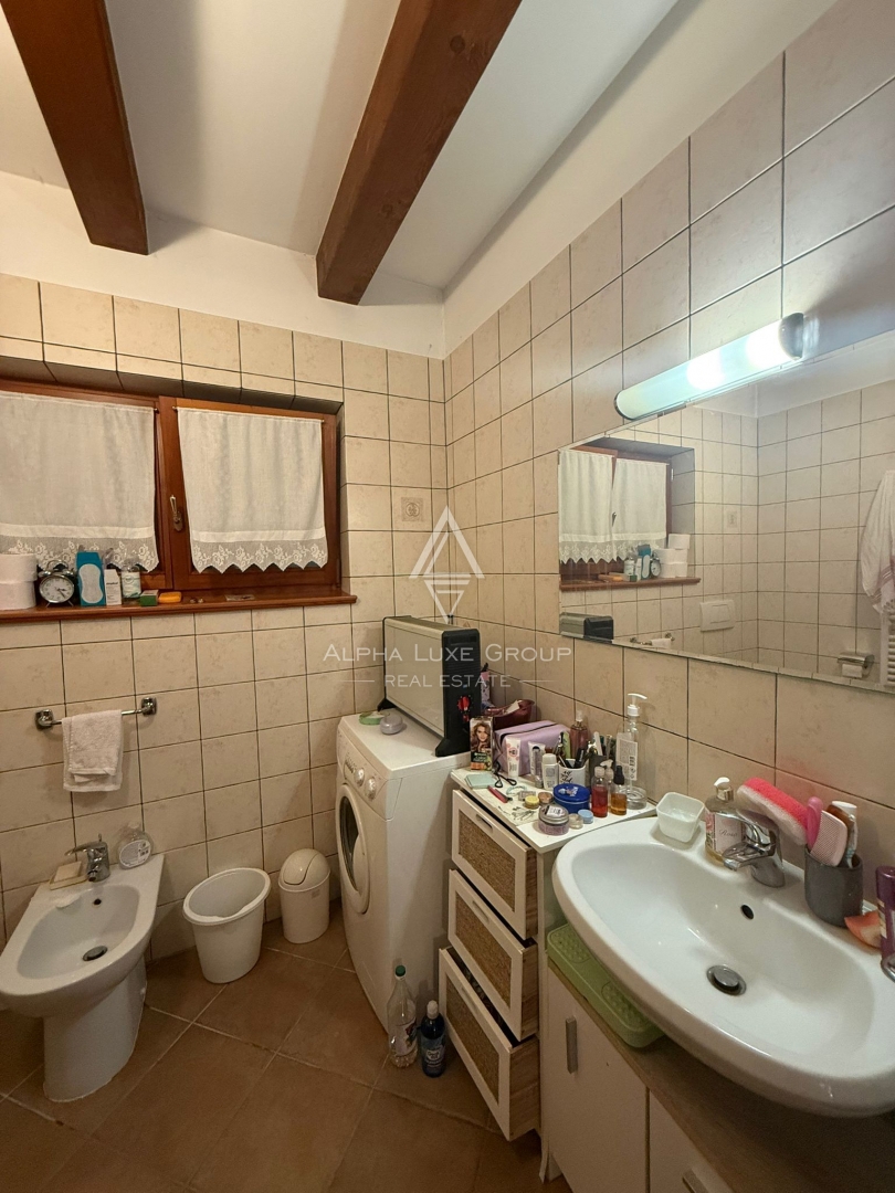 Istria, Buie: Casa in pietra con giardino