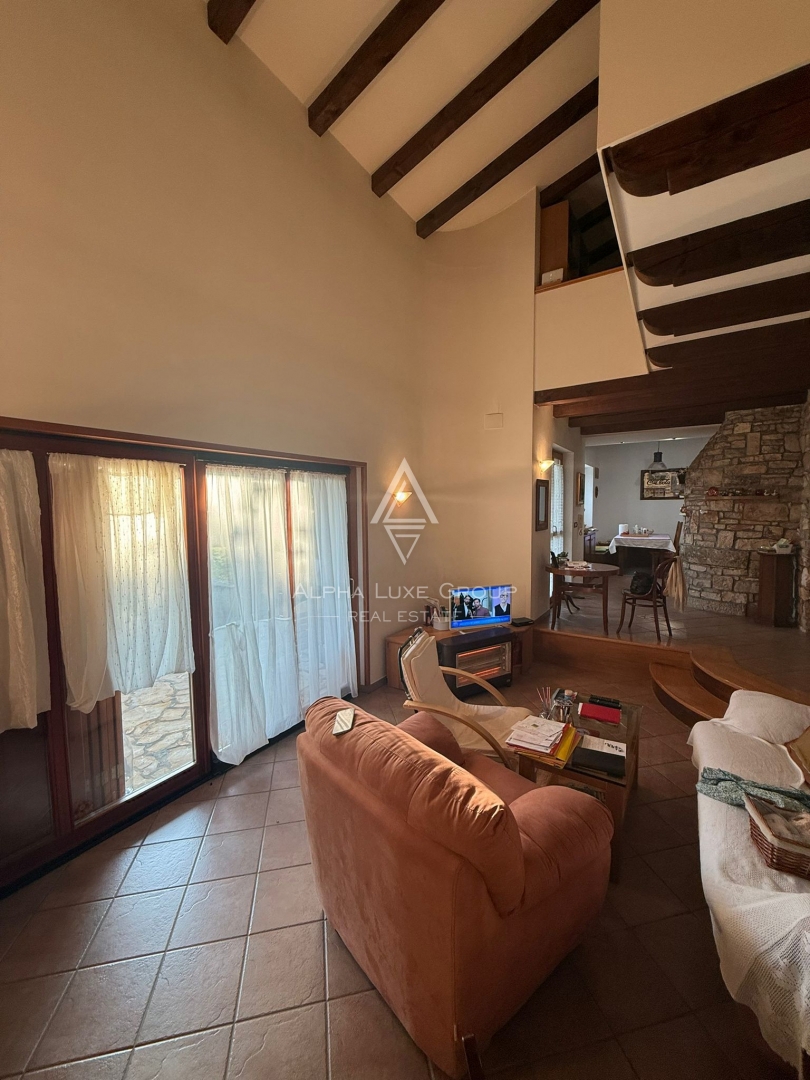 Istria, Buie: Casa in pietra con giardino