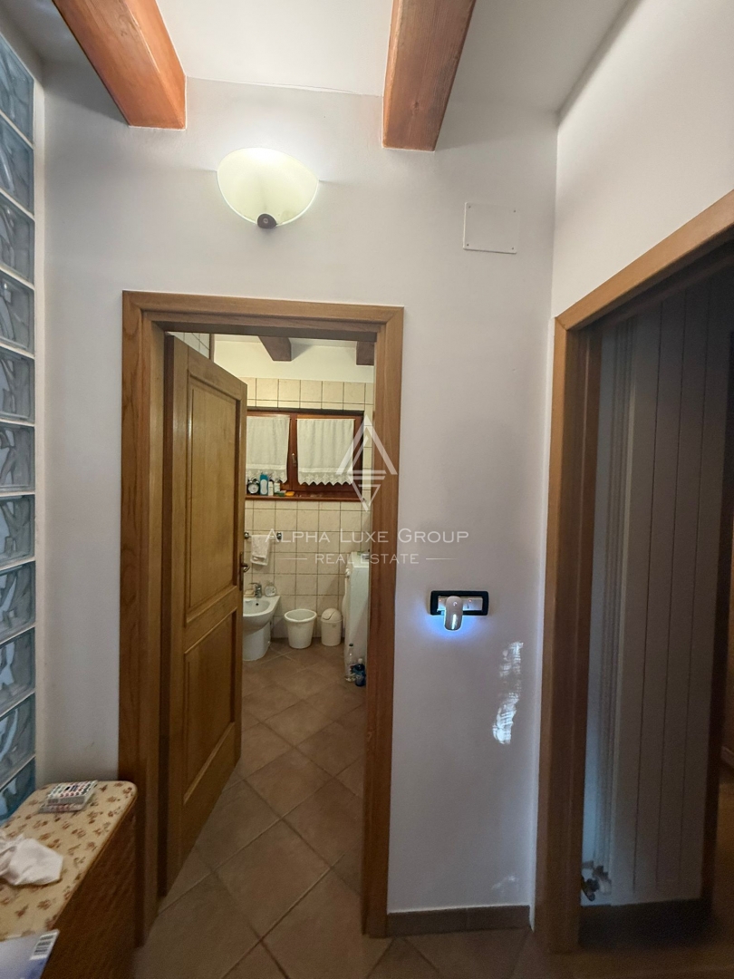 Istria, Buie: Casa in pietra con giardino