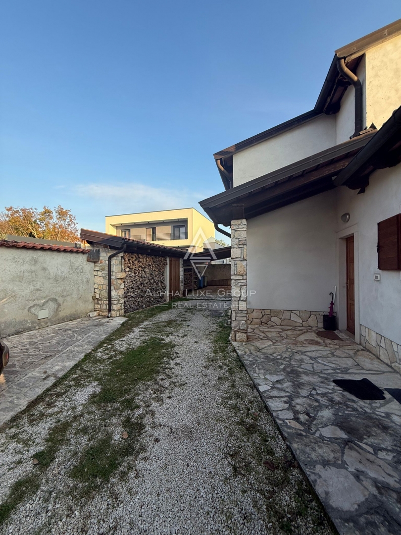 Istria, Buie: Casa in pietra con giardino
