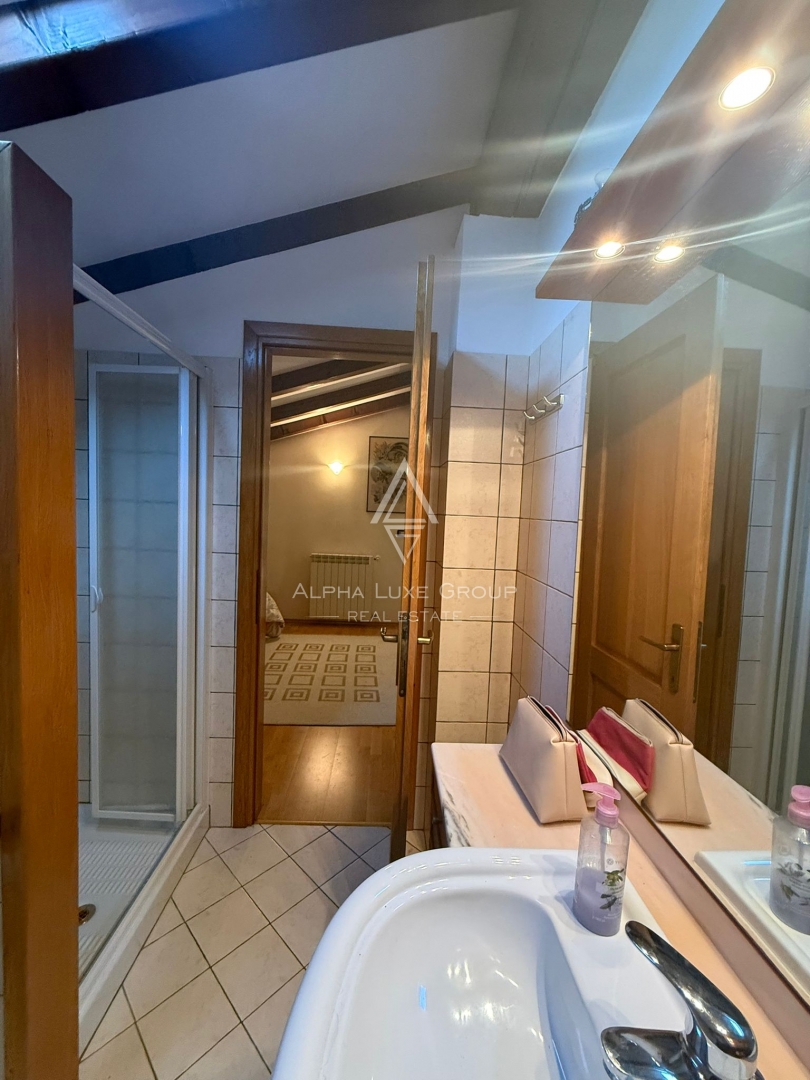 Istria, Buie: Casa in pietra con giardino