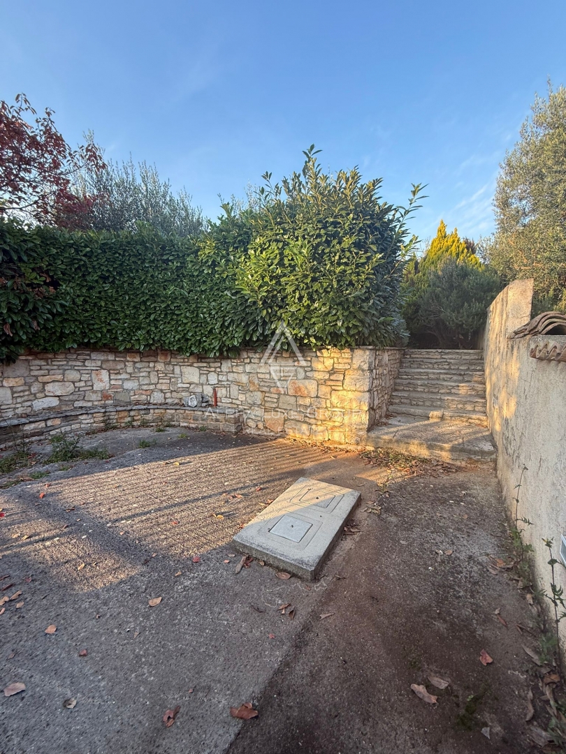 Istria, Buie: Casa in pietra con giardino