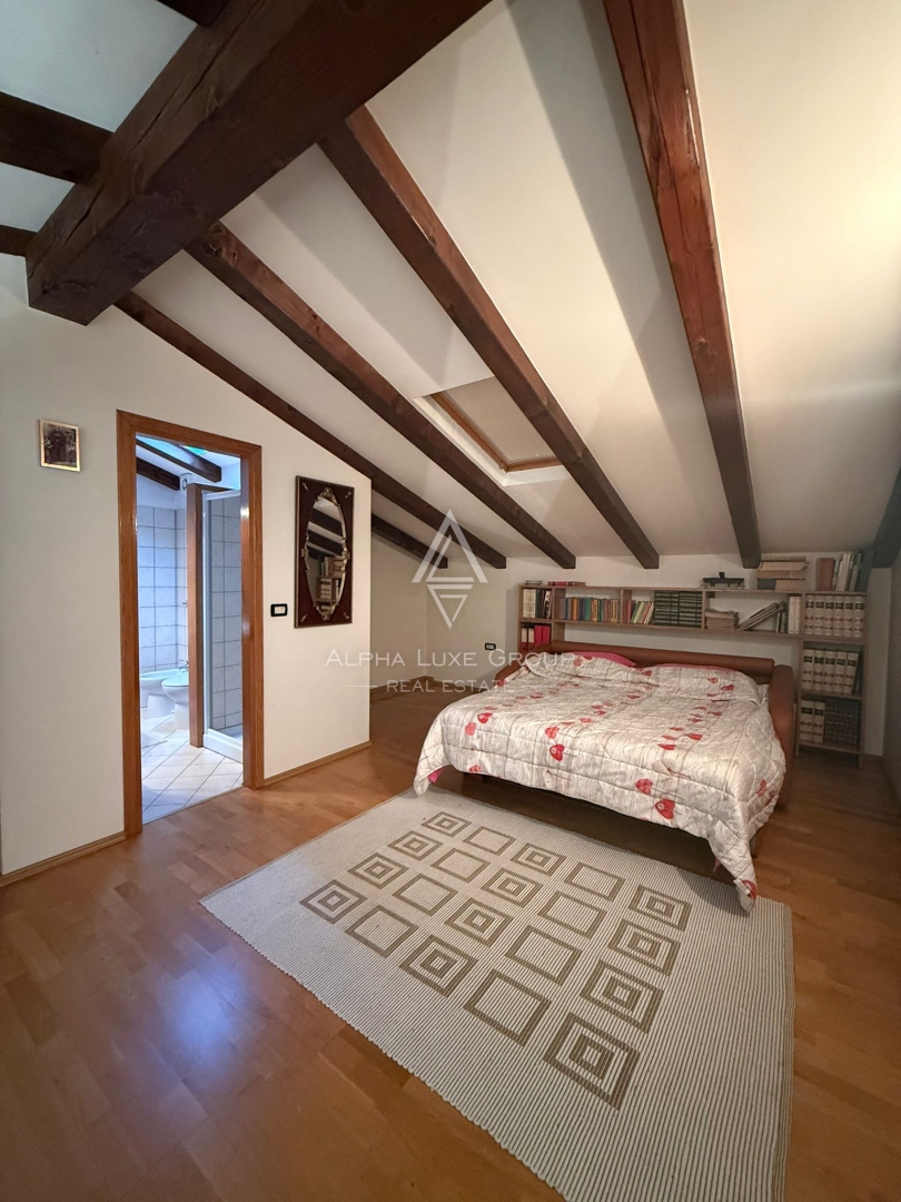 Istria, Buie: Casa in pietra con giardino