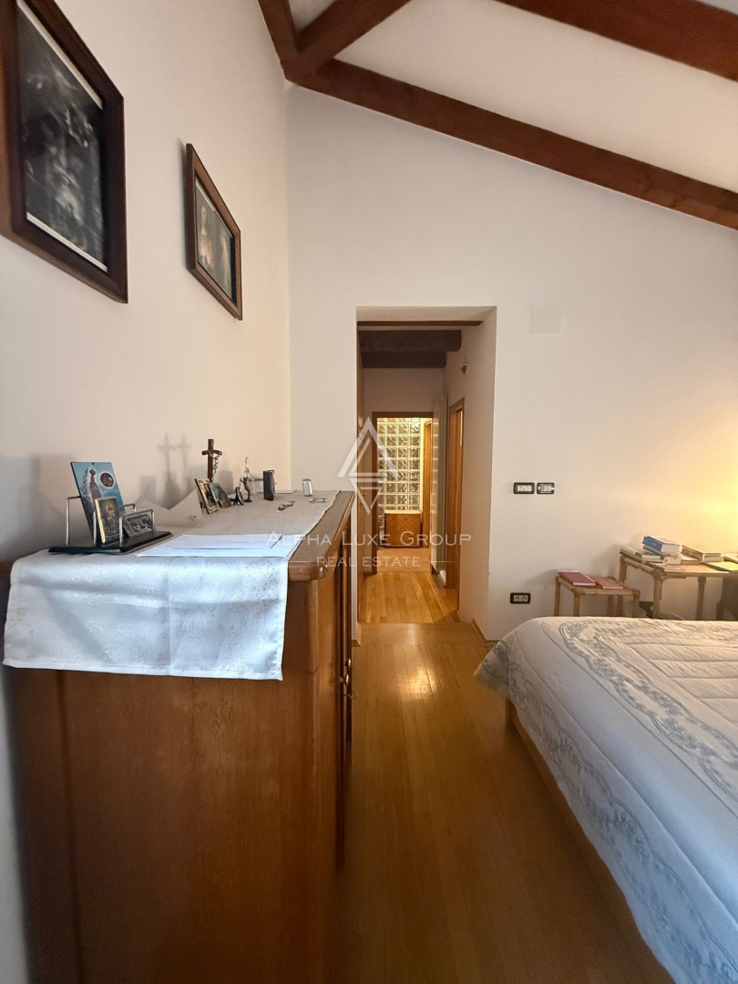 Istria, Buie: Casa in pietra con giardino