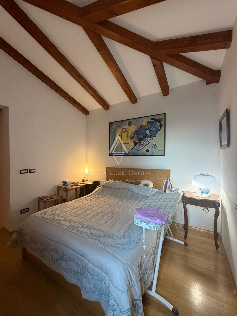 Istria, Buie: Casa in pietra con giardino