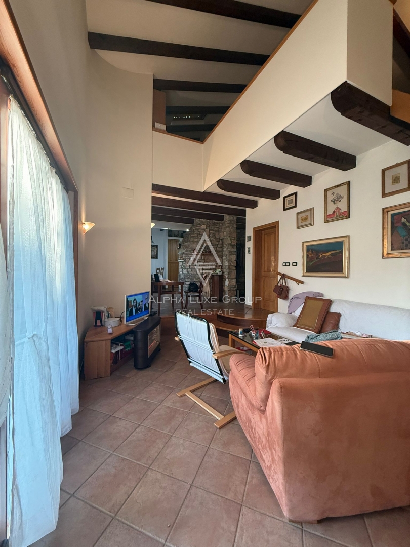 Istria, Buie: Casa in pietra con giardino