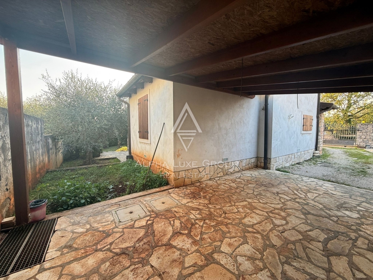 Istria, Buie: Casa in pietra con giardino