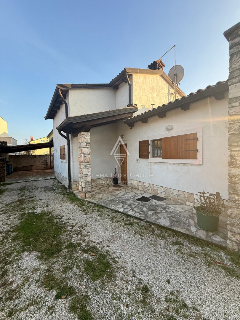 Istria, Buie: Casa in pietra con giardino