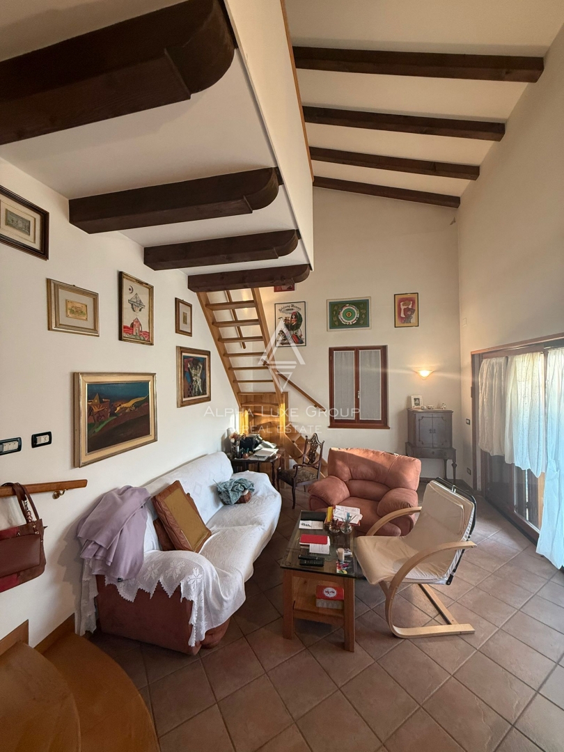 Istria, Buie: Casa in pietra con giardino