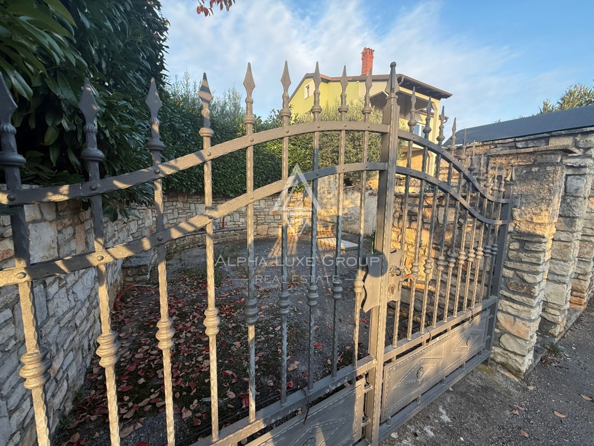 Istria, Buie: Casa in pietra con giardino