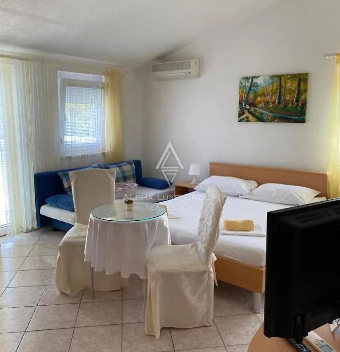 Istria, Medulin: Casa con appartmani vicino mare