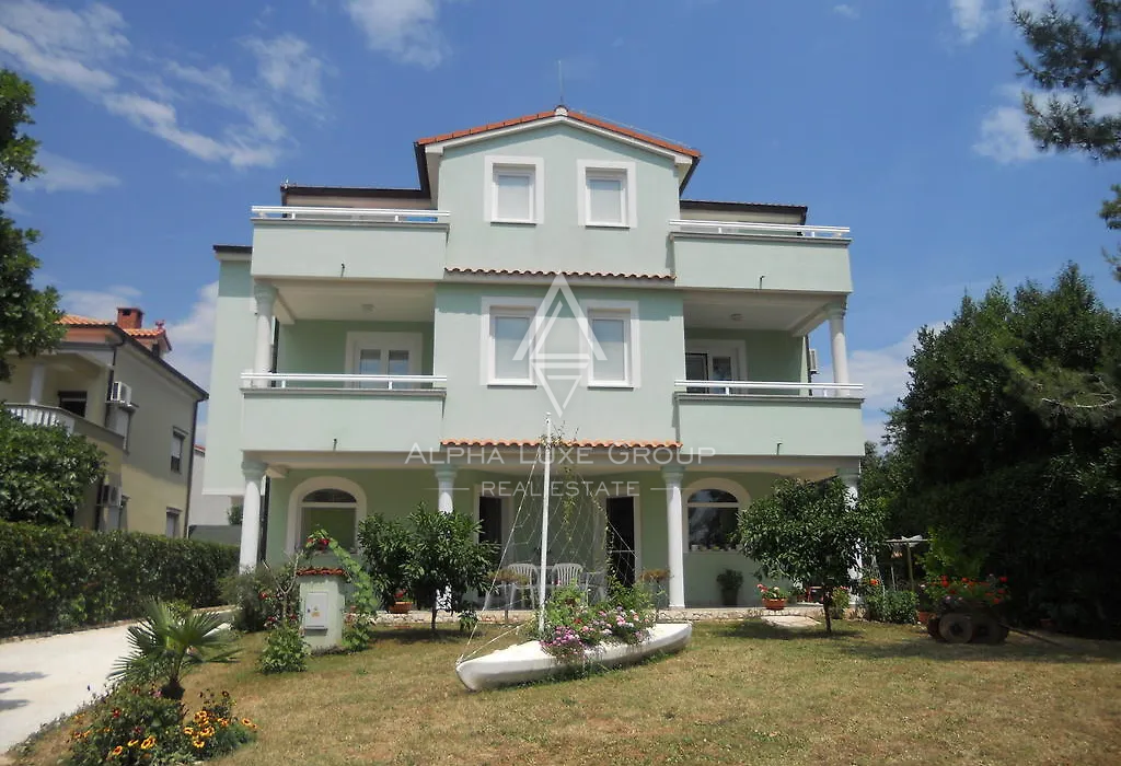 Istria, Medulin: Casa con appartmani vicino mare