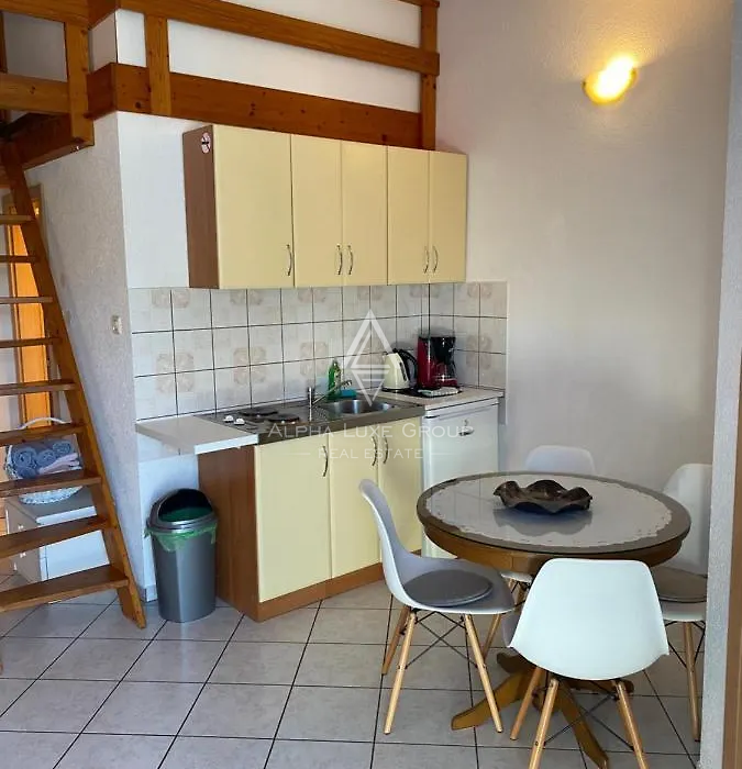 Istria, Medulin: Casa con appartmani vicino mare