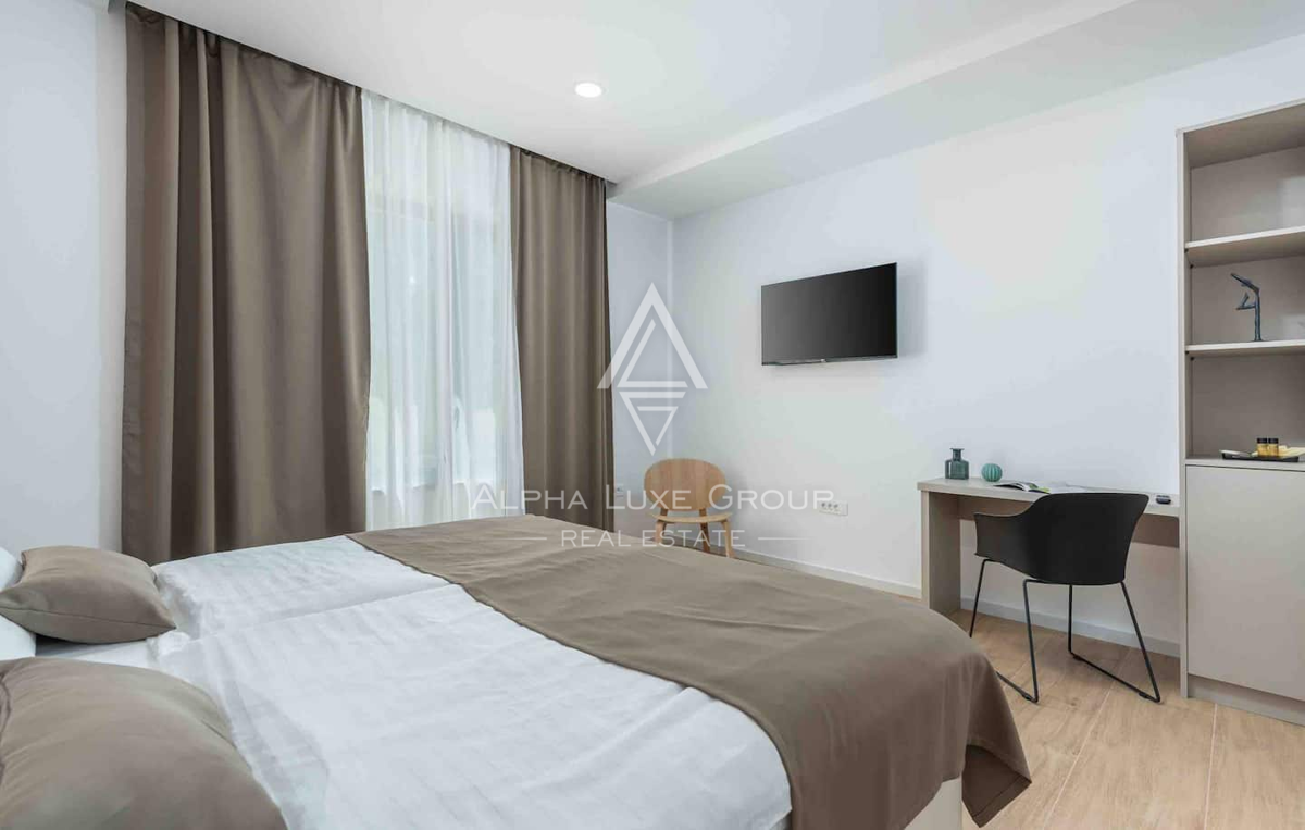 Istria, Žminj: Casa moderna su un piano con piscina