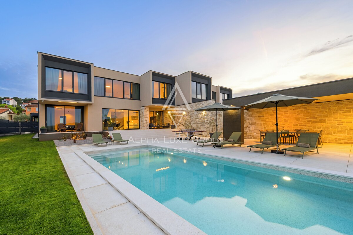 Istria, Rovinj: Villa moderna con piscina, privacy