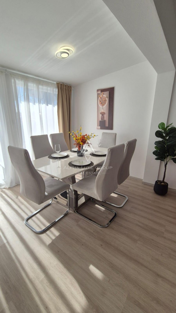 Istria, Novigrad – appartamento ristrutturato al piano terra con giardino, a 400 m dal mare