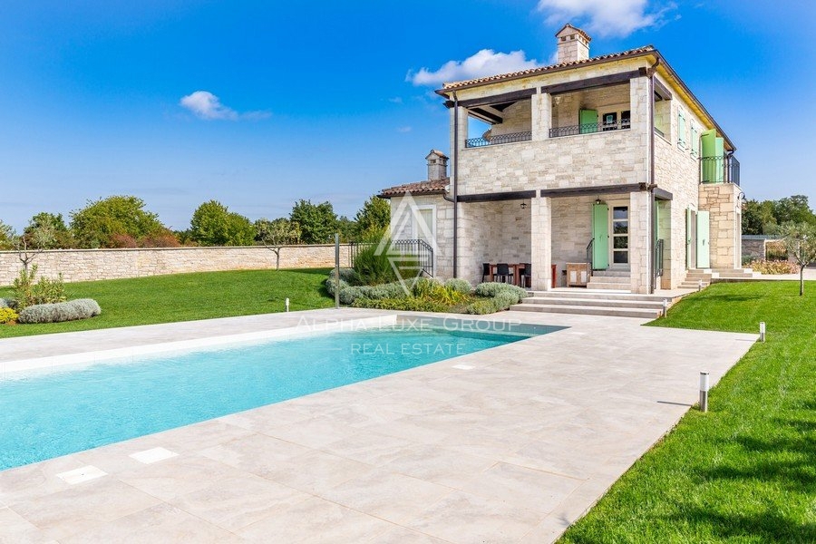 Villa in pietra con piscina in stile tradizionale, Istria, Parenzo