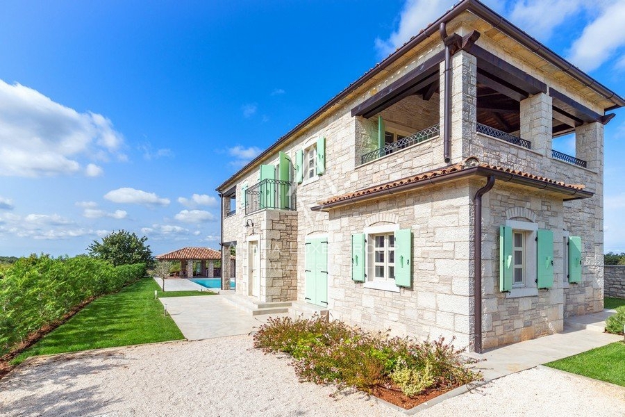 Villa in pietra con piscina in stile tradizionale, Istria, Parenzo