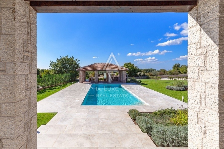 Villa in pietra con piscina in stile tradizionale, Istria, Parenzo