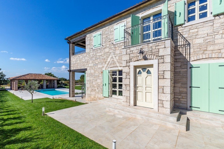 Villa in pietra con piscina in stile tradizionale, Istria, Parenzo