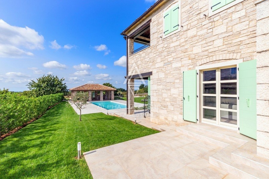 Villa in pietra con piscina in stile tradizionale, Istria, Parenzo