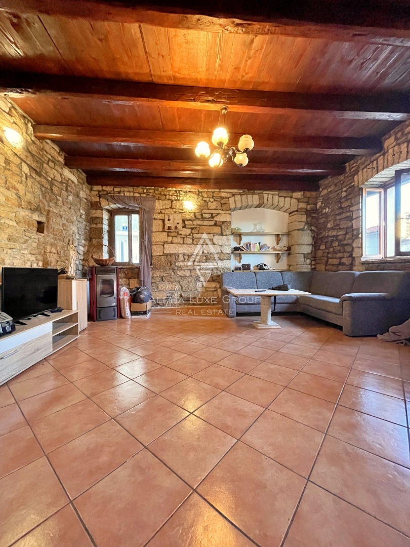 Istria, Žminj – Casa a schiera ristrutturata in posizione centrale in vendita