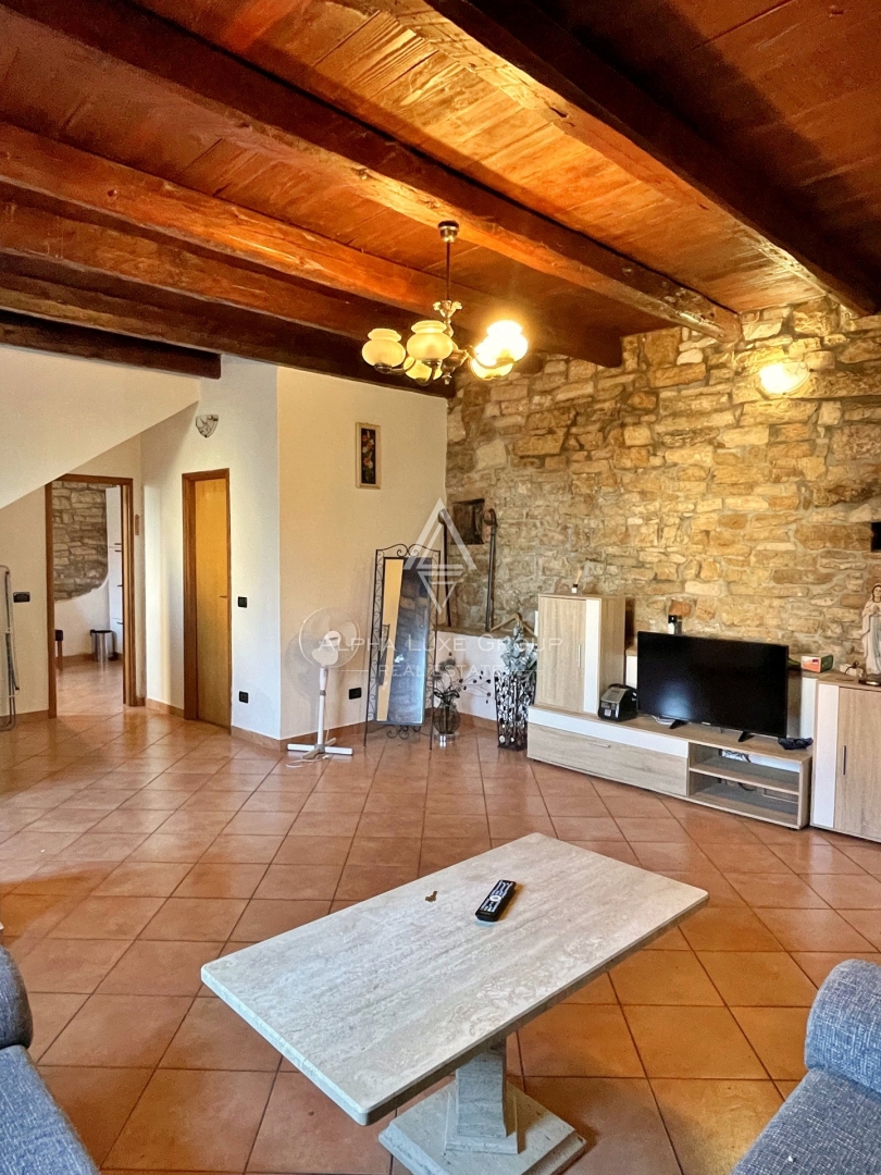 Istria, Žminj – Casa a schiera ristrutturata in posizione centrale in vendita