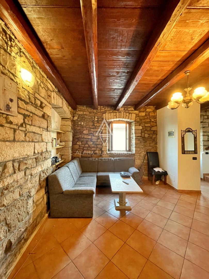 Istria, Žminj – Casa a schiera ristrutturata in posizione centrale in vendita