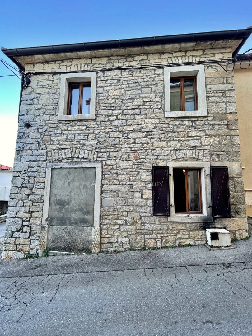 Istria, Žminj – Casa a schiera ristrutturata in posizione centrale in vendita