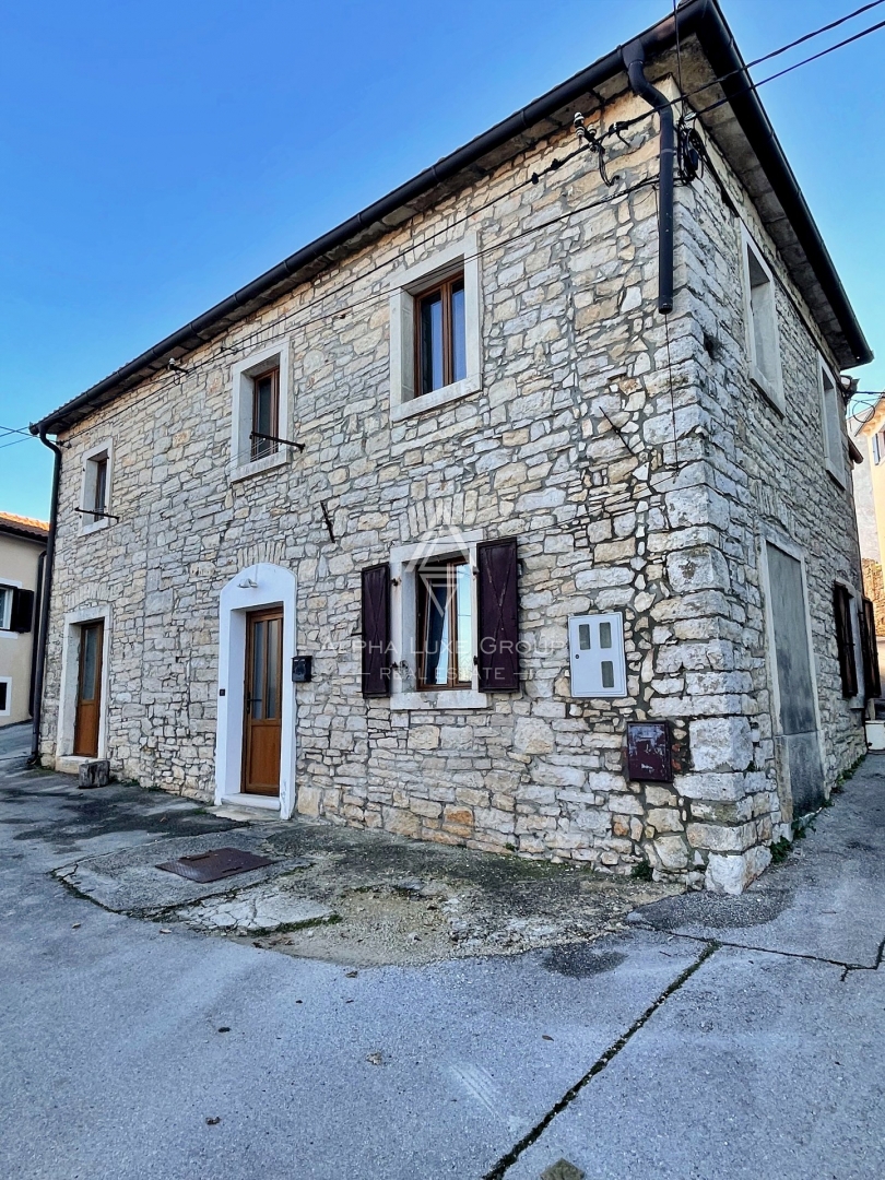 Istria, Žminj – Casa a schiera ristrutturata in posizione centrale in vendita